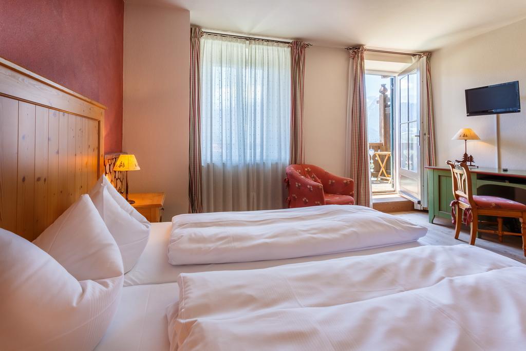 Landkomforthotel Panorama & Restaurant Bella Vista Garmisch-Partenkirchen Værelse billede